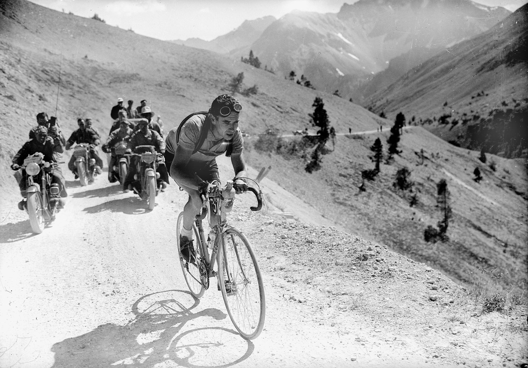 Vintage tour. Тур де Франс. Tour de France 1940. Тур де Франс старые фото. Тур де Франс фильм 1960.